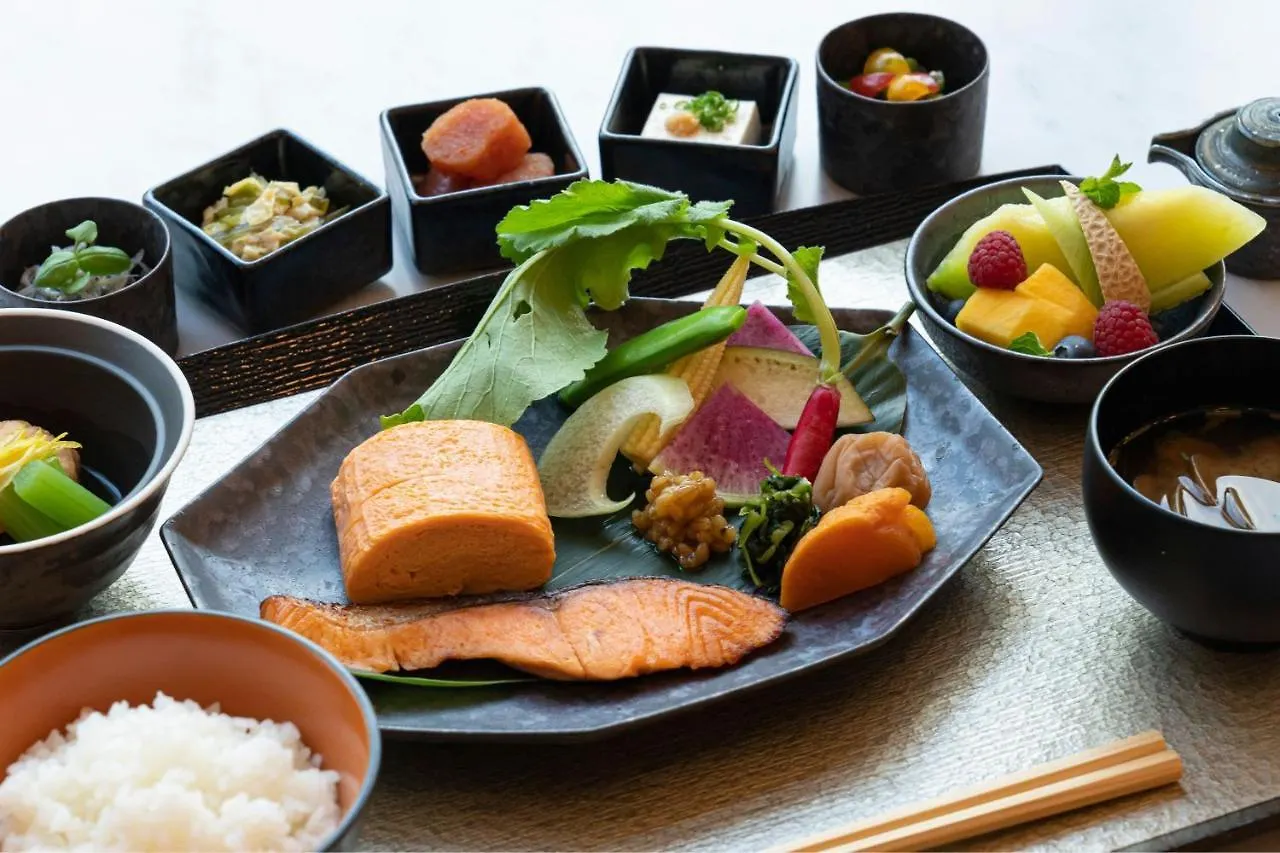 W Osaka Hotel 5*,