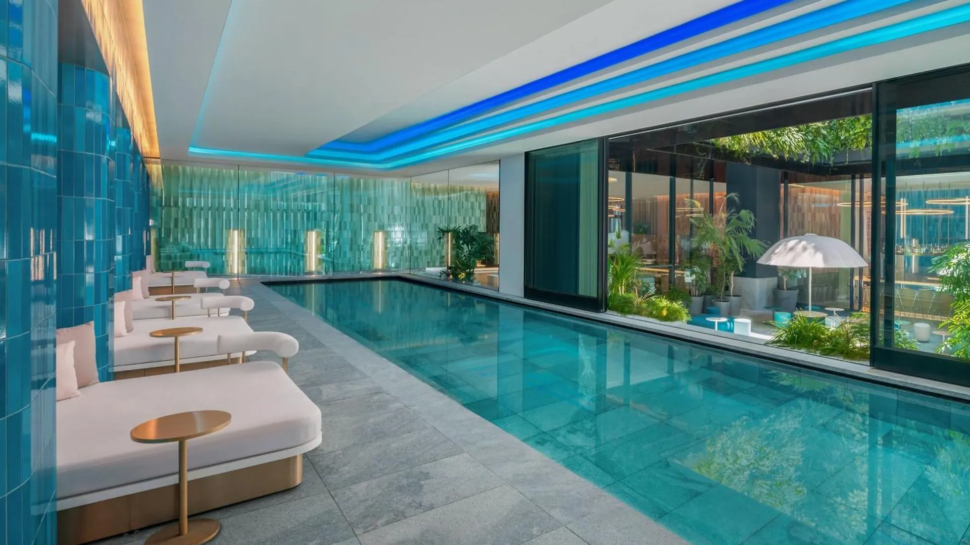 Hotel W Ōsaka 5*,
